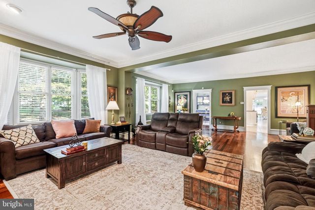 267 W WHITE HORSE PIKE, Berlin, NJ 08009