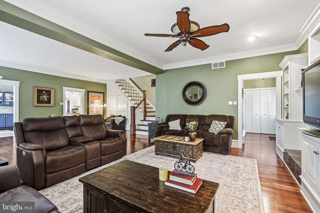 267 W WHITE HORSE PIKE, Berlin, NJ 08009