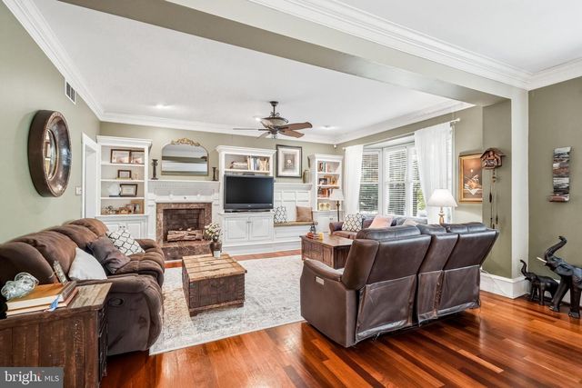 267 W WHITE HORSE PIKE, Berlin, NJ 08009