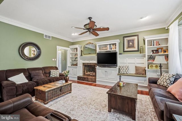 267 W WHITE HORSE PIKE, Berlin, NJ 08009
