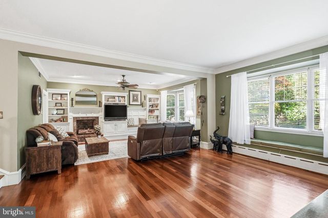 267 W WHITE HORSE PIKE, Berlin, NJ 08009