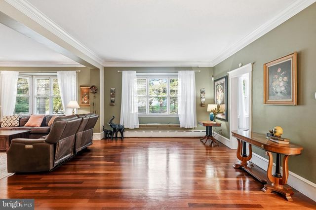 267 W WHITE HORSE PIKE, Berlin, NJ 08009