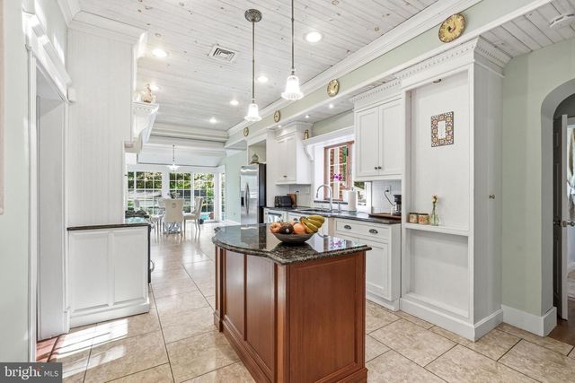 267 W WHITE HORSE PIKE, Berlin, NJ 08009