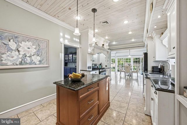 267 W WHITE HORSE PIKE, Berlin, NJ 08009