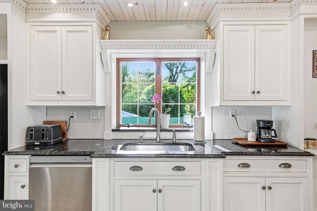 267 W WHITE HORSE PIKE, Berlin, NJ 08009