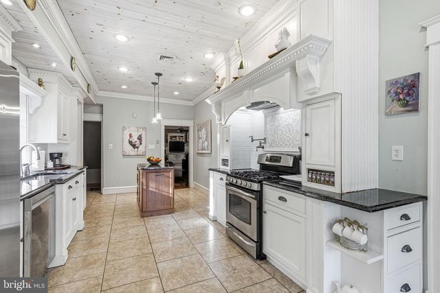 267 W WHITE HORSE PIKE, Berlin, NJ 08009