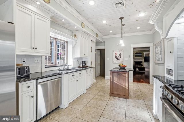 267 W WHITE HORSE PIKE, Berlin, NJ 08009