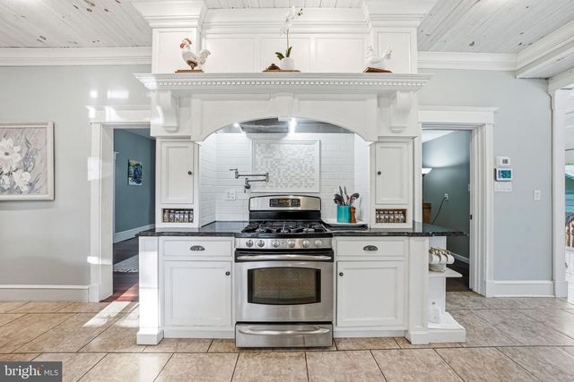 267 W WHITE HORSE PIKE, Berlin, NJ 08009