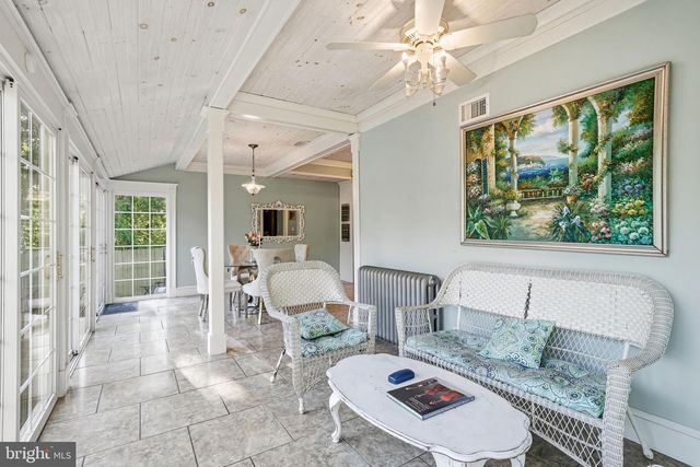 267 W WHITE HORSE PIKE, Berlin, NJ 08009