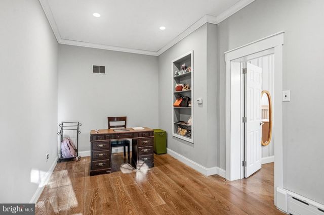 267 W WHITE HORSE PIKE, Berlin, NJ 08009