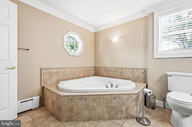267 W WHITE HORSE PIKE, Berlin, NJ 08009