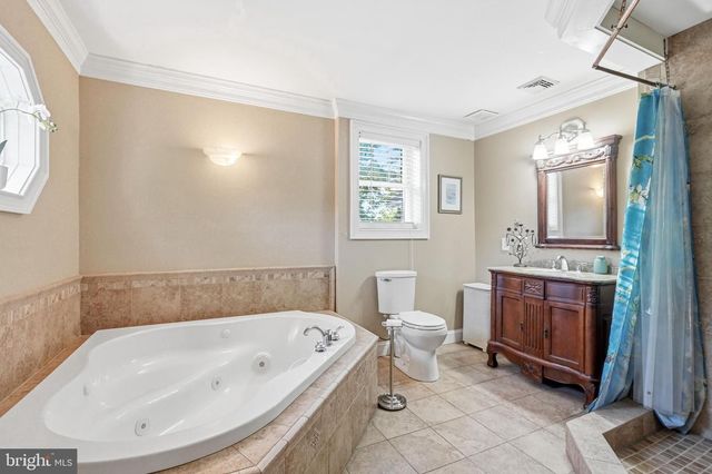 267 W WHITE HORSE PIKE, Berlin, NJ 08009
