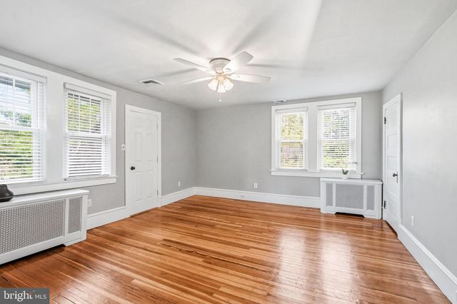 267 W WHITE HORSE PIKE, Berlin, NJ 08009