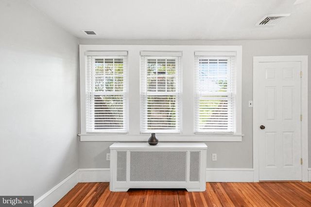 267 W WHITE HORSE PIKE, Berlin, NJ 08009