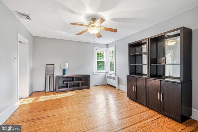 267 W WHITE HORSE PIKE, Berlin, NJ 08009