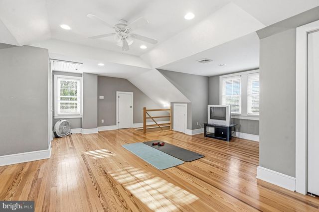 267 W WHITE HORSE PIKE, Berlin, NJ 08009