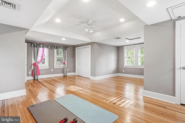 267 W WHITE HORSE PIKE, Berlin, NJ 08009