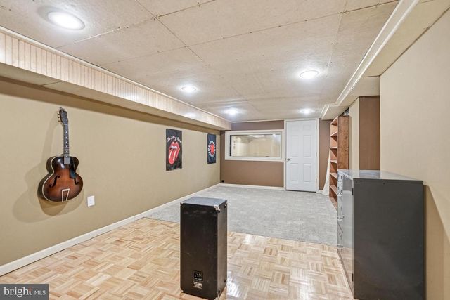 267 W WHITE HORSE PIKE, Berlin, NJ 08009