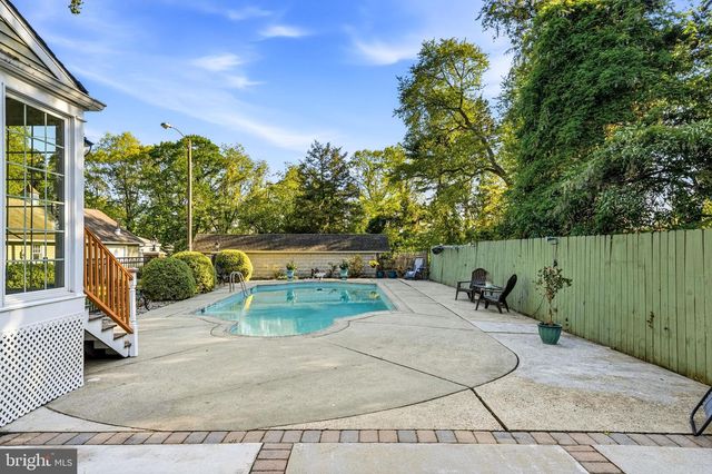 267 W WHITE HORSE PIKE, Berlin, NJ 08009