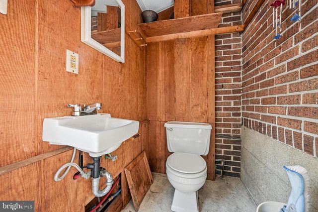 267 W WHITE HORSE PIKE, Berlin, NJ 08009