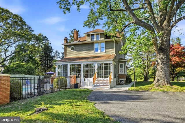 267 W WHITE HORSE PIKE, Berlin, NJ 08009
