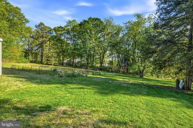 267 W WHITE HORSE PIKE, Berlin, NJ 08009