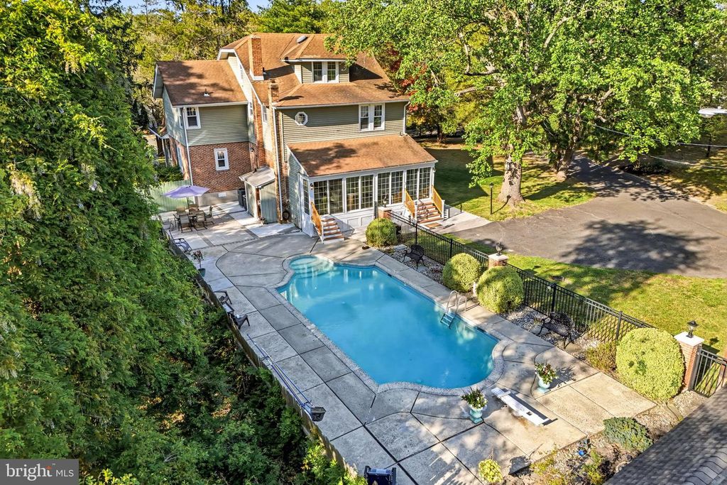 267 W WHITE HORSE PIKE, Berlin, NJ 08009
