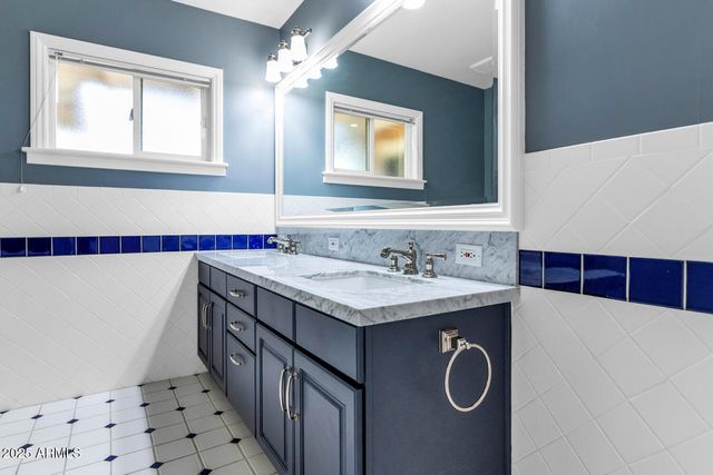 416 W MCLELLAN Boulevard, Phoenix, AZ 85013