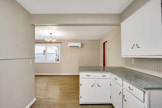 702 E Highland Street, Aurora, MO 65605