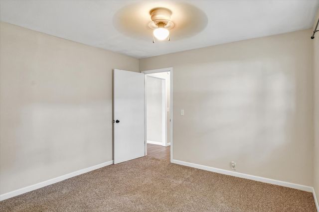 702 E Highland Street, Aurora, MO 65605