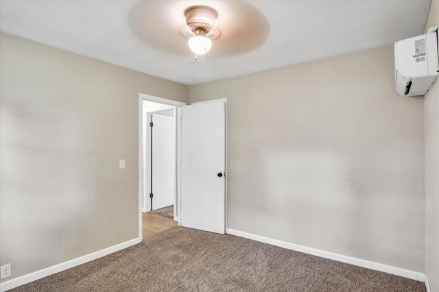 702 E Highland Street, Aurora, MO 65605