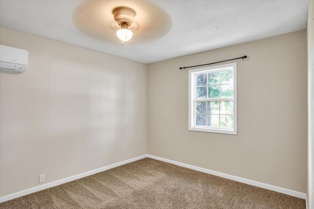 702 E Highland Street, Aurora, MO 65605