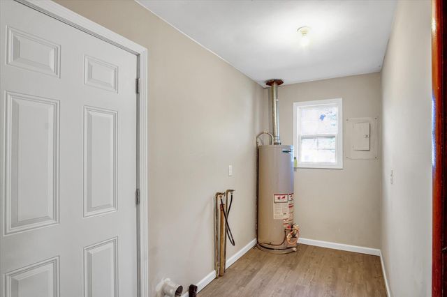 702 E Highland Street, Aurora, MO 65605