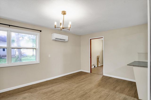 702 E Highland Street, Aurora, MO 65605