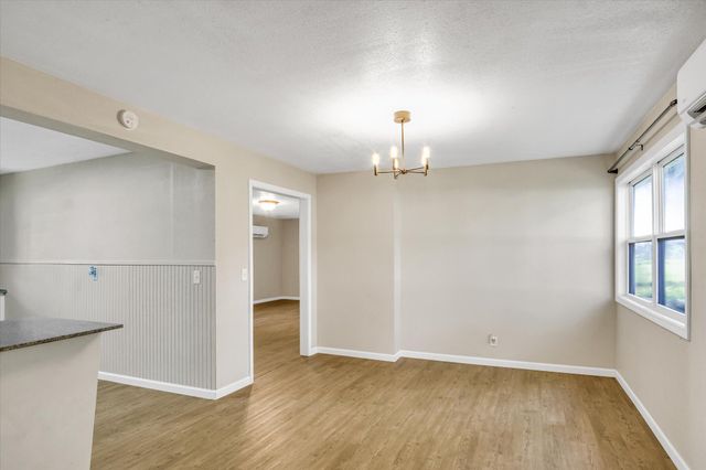 702 E Highland Street, Aurora, MO 65605