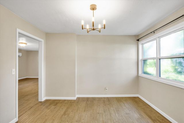 702 E Highland Street, Aurora, MO 65605