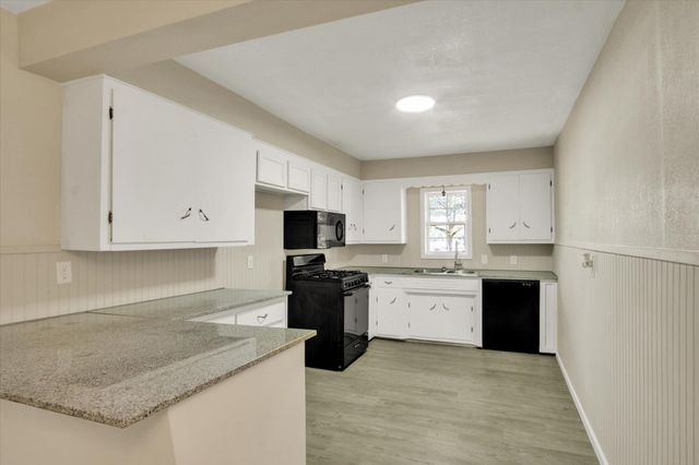 702 E Highland Street, Aurora, MO 65605