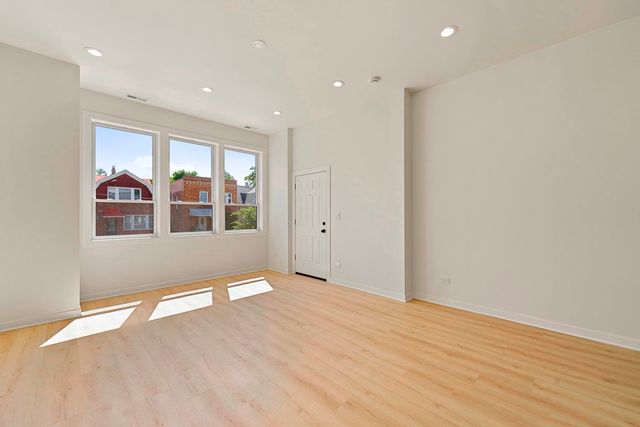 538 N Trumbull Avenue, Chicago, IL 60624