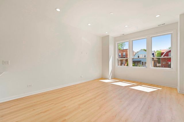 538 N Trumbull Avenue, Chicago, IL 60624