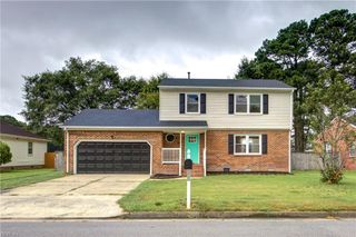 1028 Oak Bark LN, Chesapeake, VA 23323