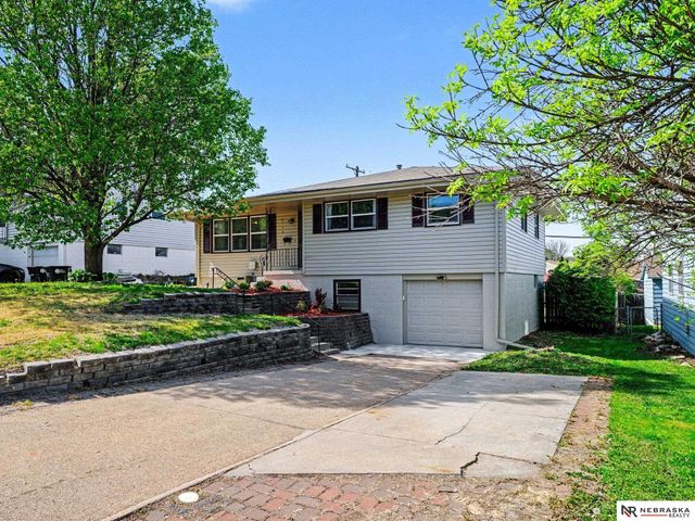 8110 Bowie Drive, Omaha, NE 68114