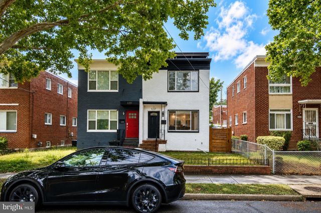 1237 EMERSON ST NE, Washington, DC 20017