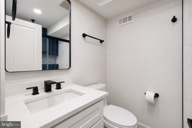 1237 EMERSON ST NE, Washington, DC 20017