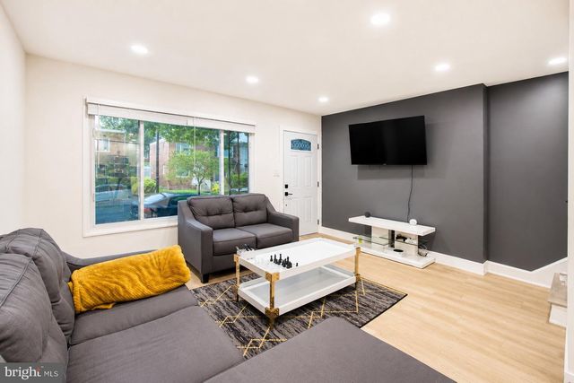 1237 EMERSON ST NE, Washington, DC 20017