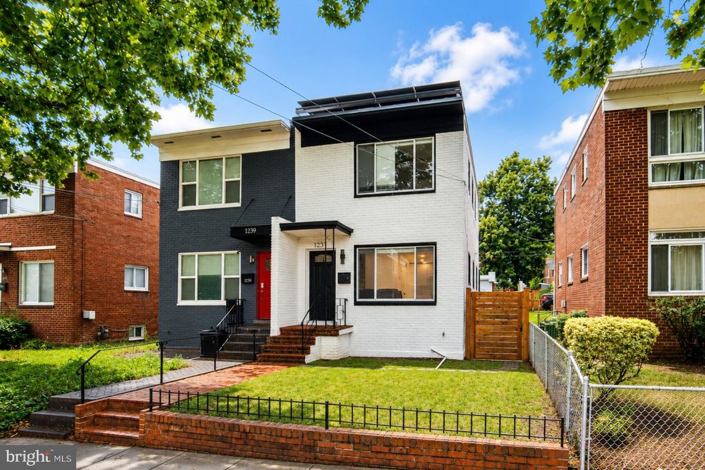 1237 EMERSON ST NE, Washington, DC 20017