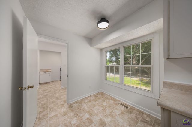 608 Meadow Ridge Drive, Warner Robins, GA 31093