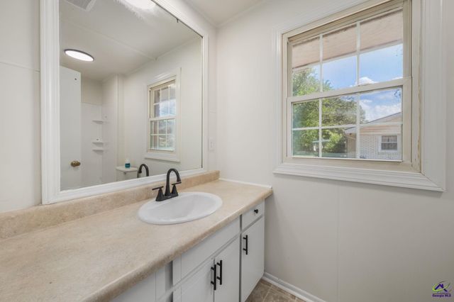 608 Meadow Ridge Drive, Warner Robins, GA 31093