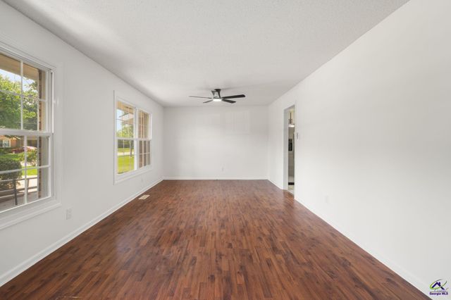 608 Meadow Ridge Drive, Warner Robins, GA 31093