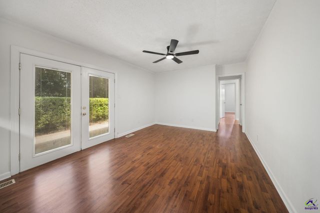 608 Meadow Ridge Drive, Warner Robins, GA 31093