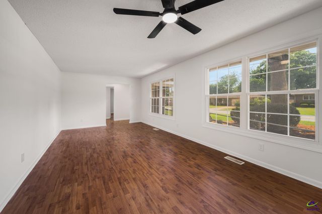 608 Meadow Ridge Drive, Warner Robins, GA 31093